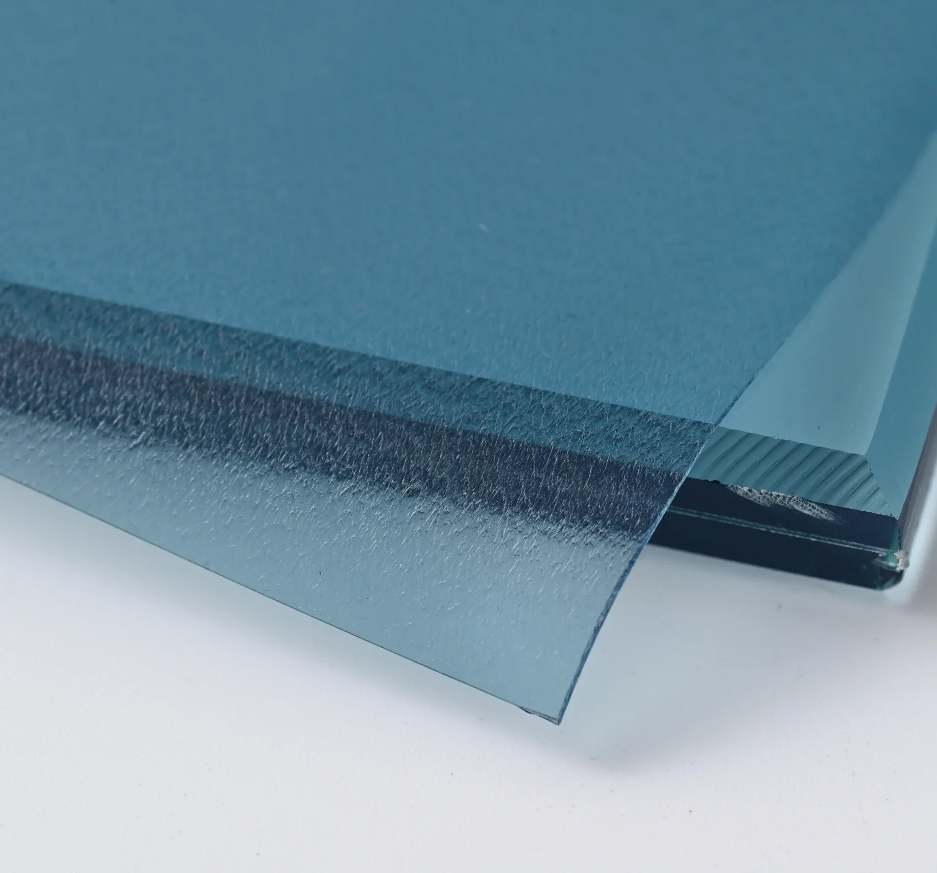 กระจกเคลือบชั้นฟิล์ม